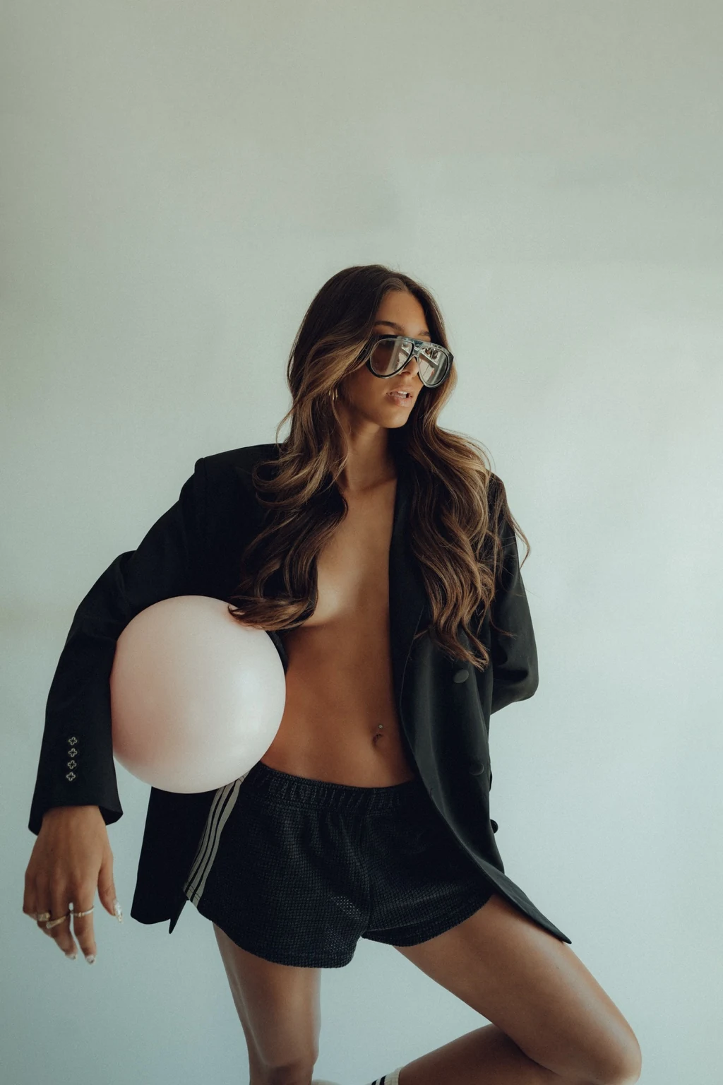 Sorè campaign portrait: a woman in a black blazer holding a pale Pilates ball.